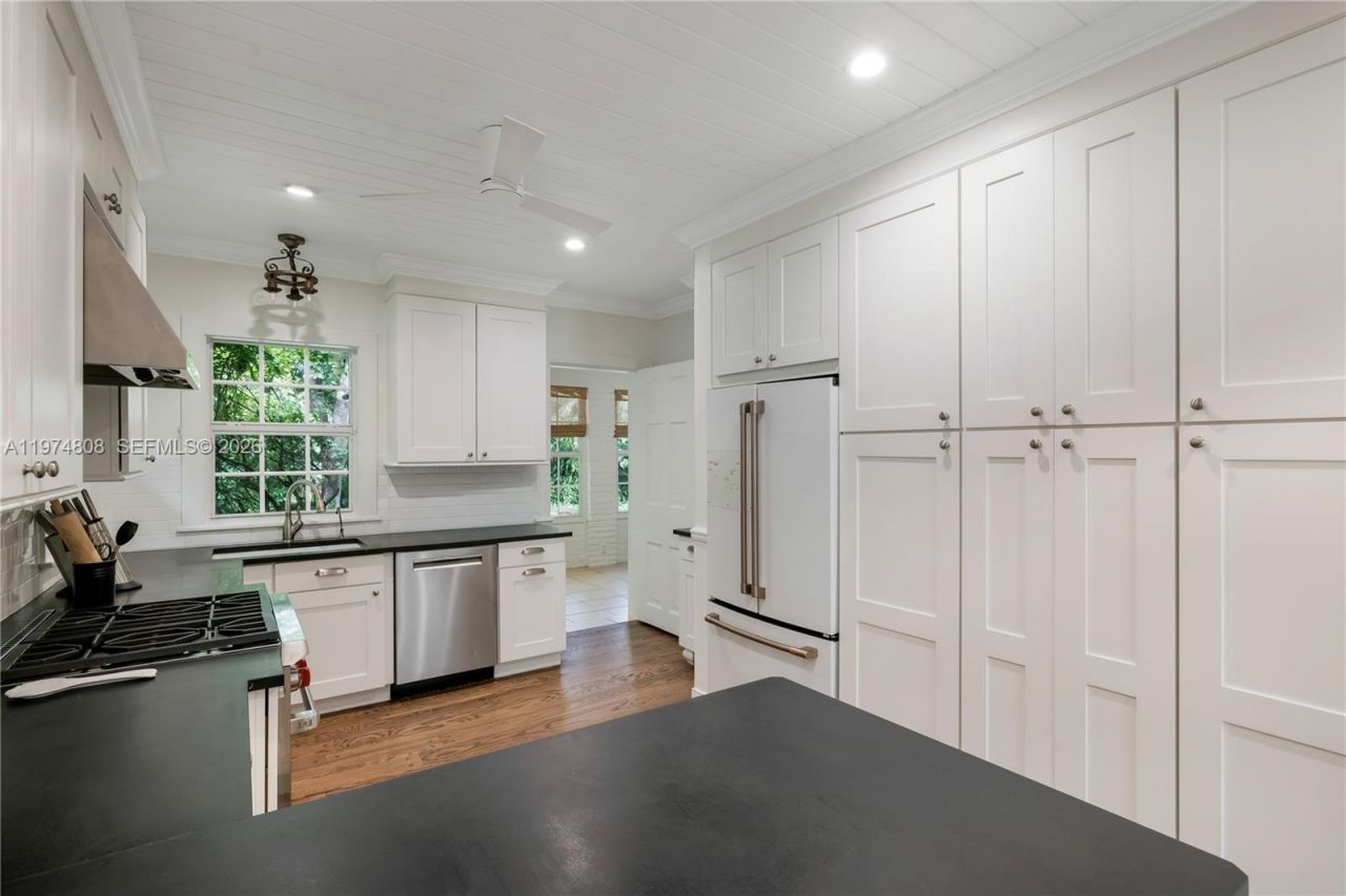 935 Escobar Ave, Coral Gables, FL 33134 Photo