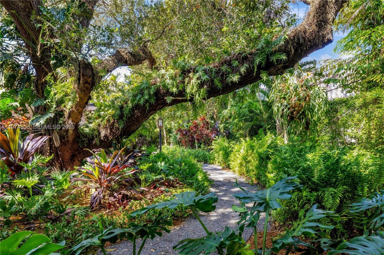 935 Escobar Ave, Coral Gables, FL 33134 Photo