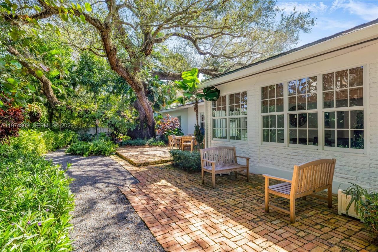 935 Escobar Ave, Coral Gables, FL 33134 Photo