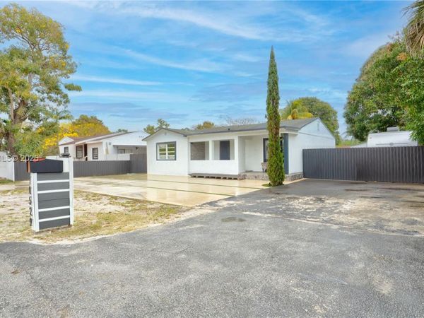 10529 NW 35th Ave , Miami, FL 33147