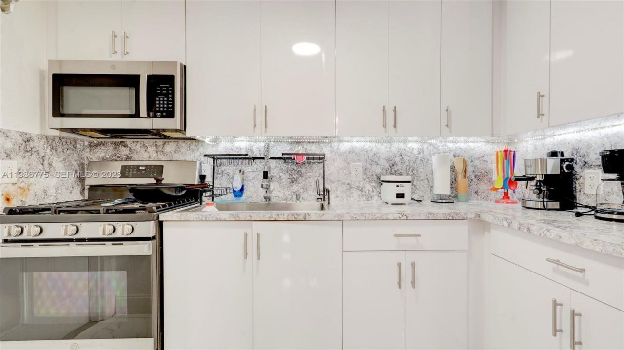 10529 NW 35th Ave, Miami, FL 33147 Photo