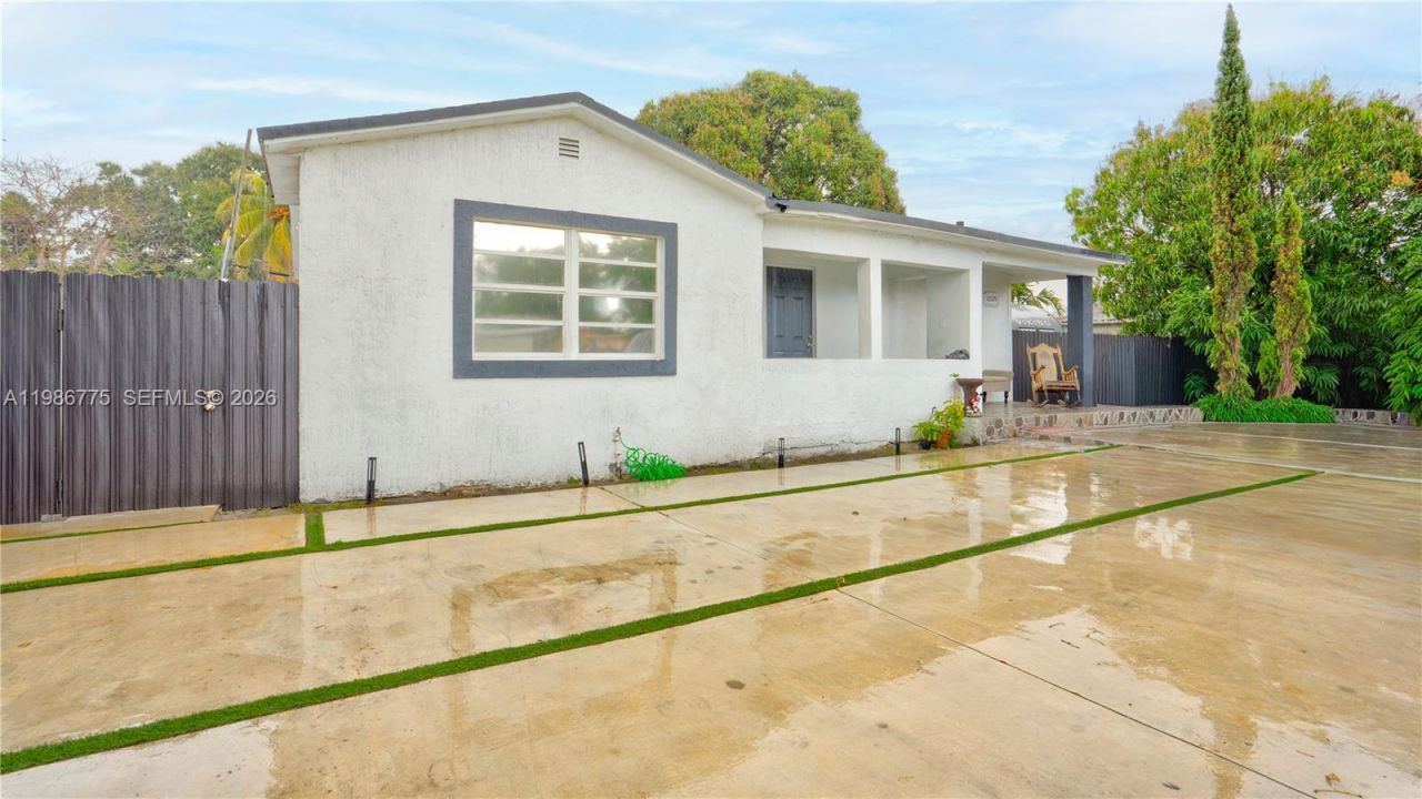 10529 NW 35th Ave , Miami, FL 33147 Photo