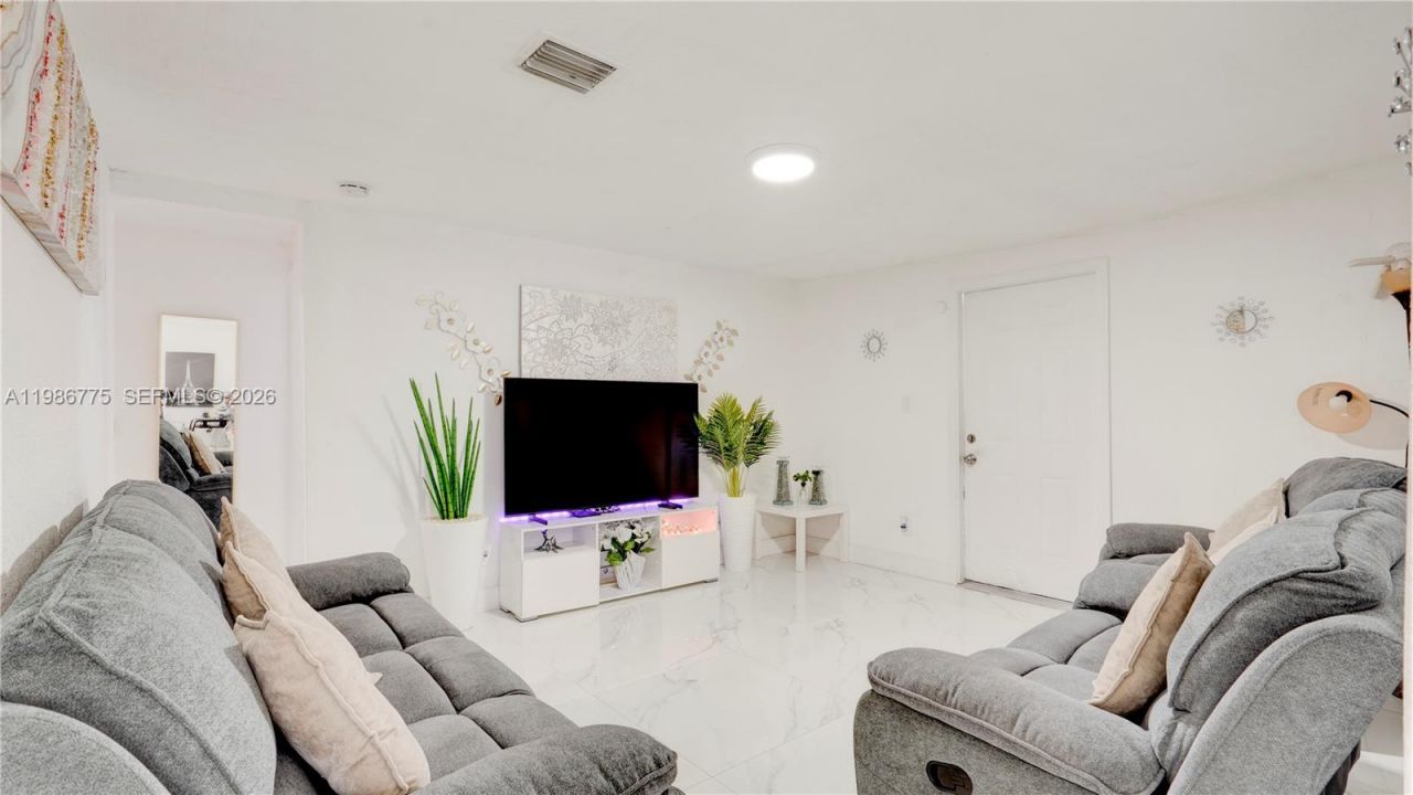 10529 NW 35th Ave, Miami, FL 33147 Photo