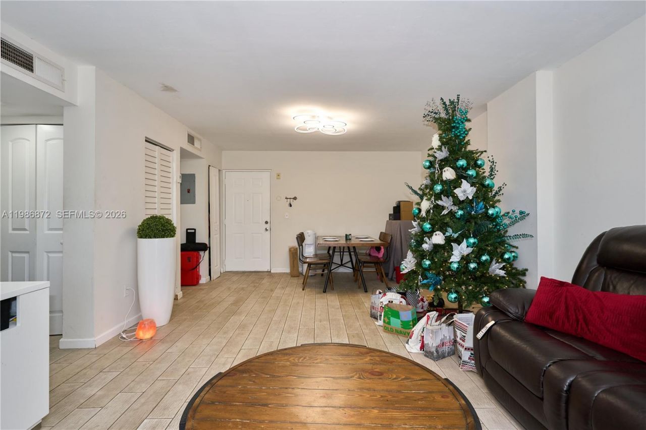 8240 SW 210th St, Unit 207, Cutler Bay, FL 33189 Photo