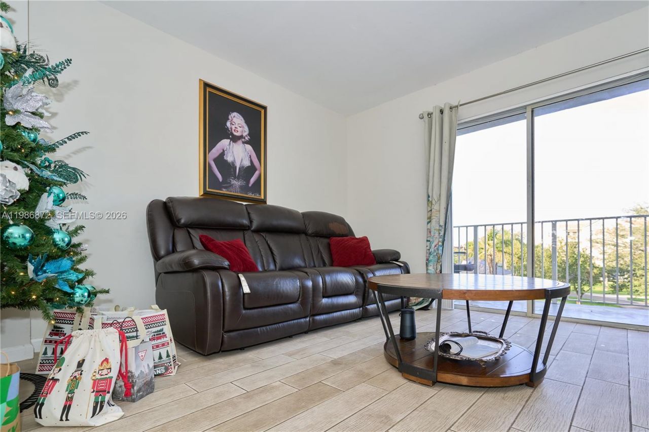 8240 SW 210th St, Unit 207, Cutler Bay, FL 33189 Photo