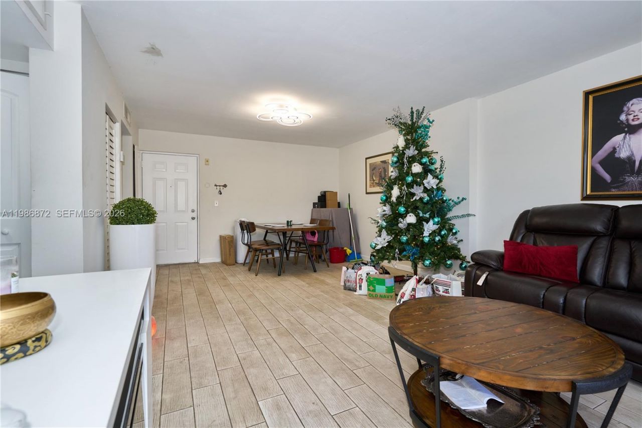 8240 SW 210th St, Unit 207, Cutler Bay, FL 33189 Photo