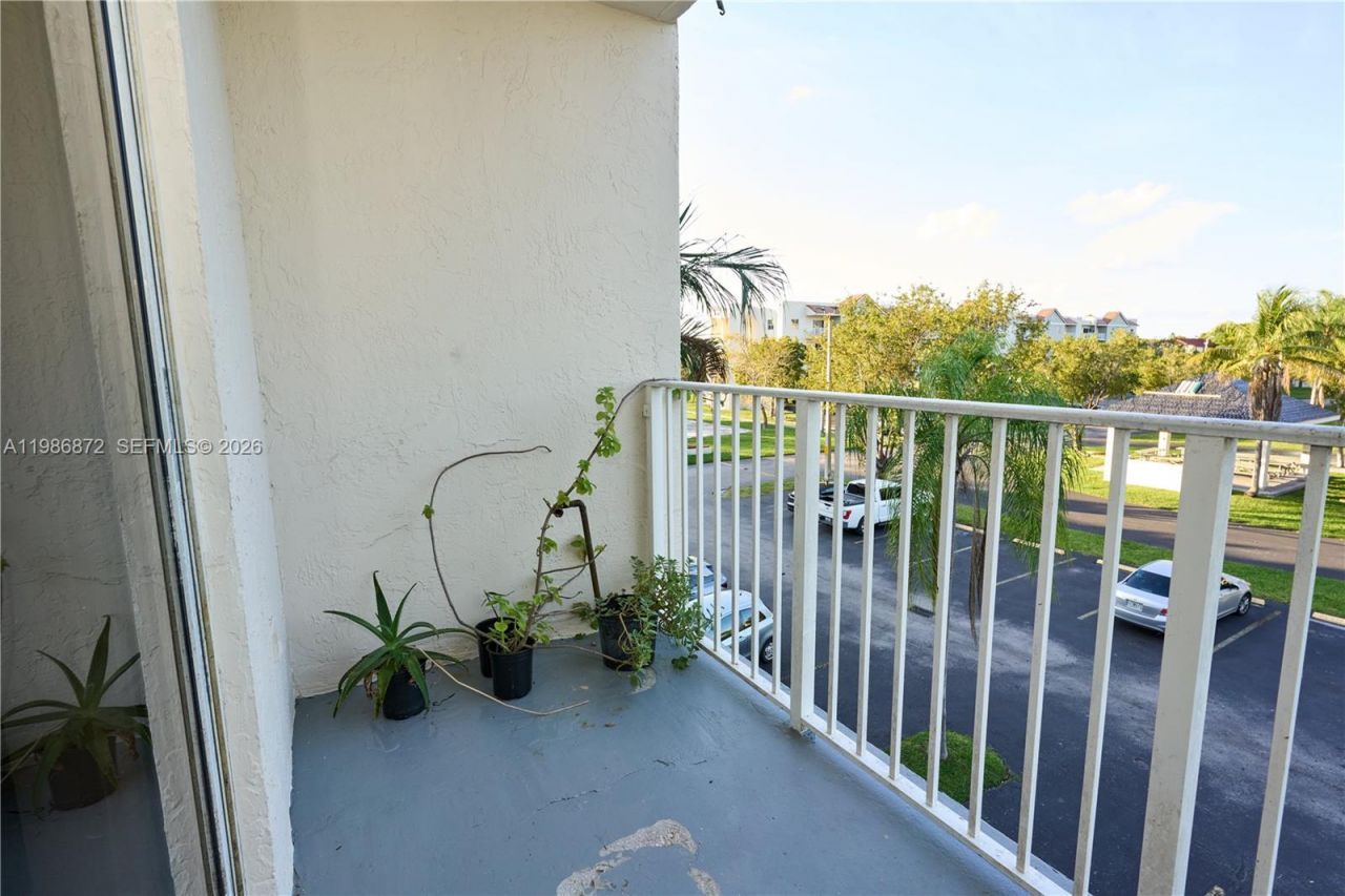 8240 SW 210th St, Unit 207, Cutler Bay, FL 33189 Photo