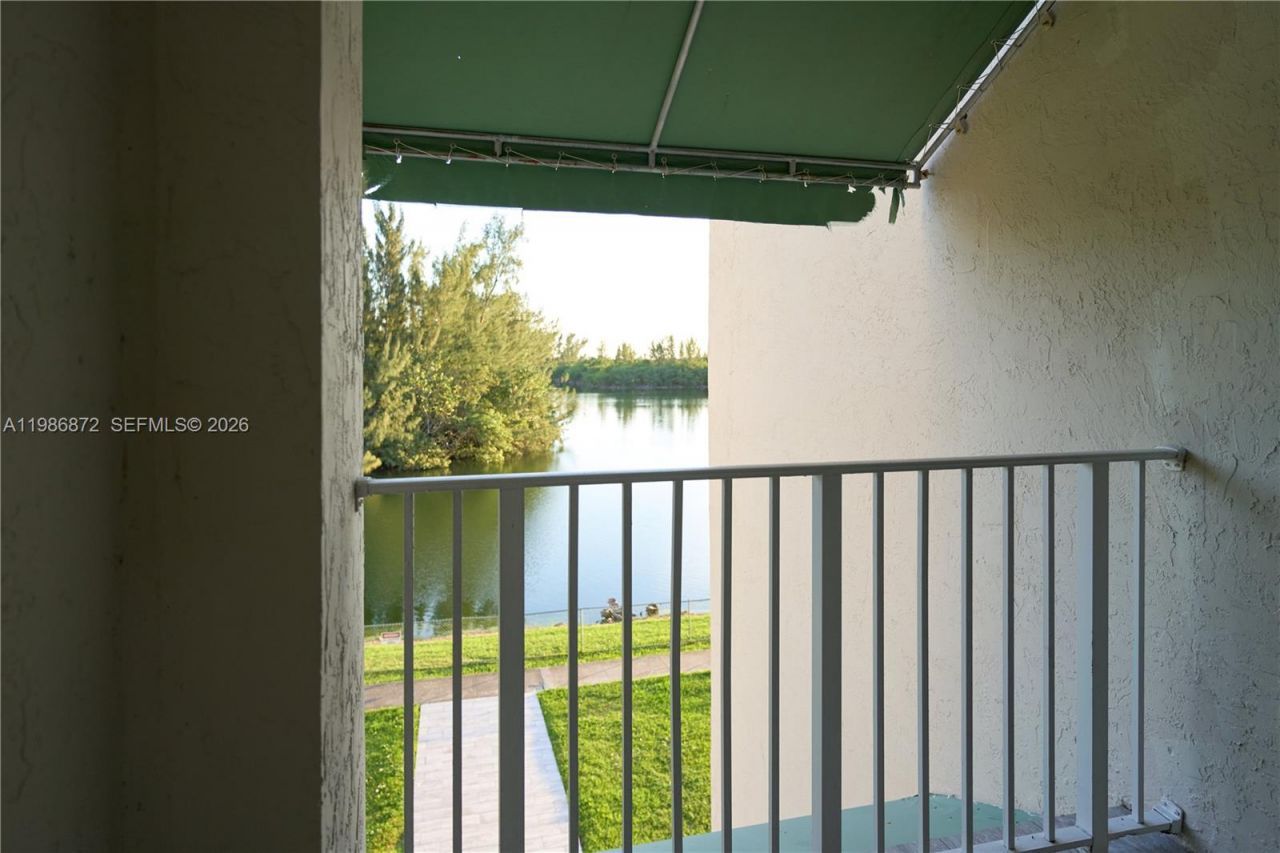 8240 SW 210th St, Unit 207, Cutler Bay, FL 33189 Photo