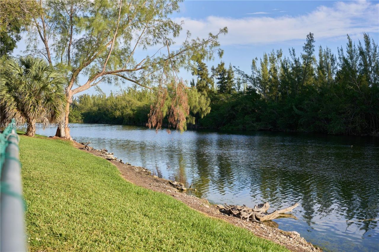 8240 SW 210th St, Unit 207, Cutler Bay, FL 33189 Photo