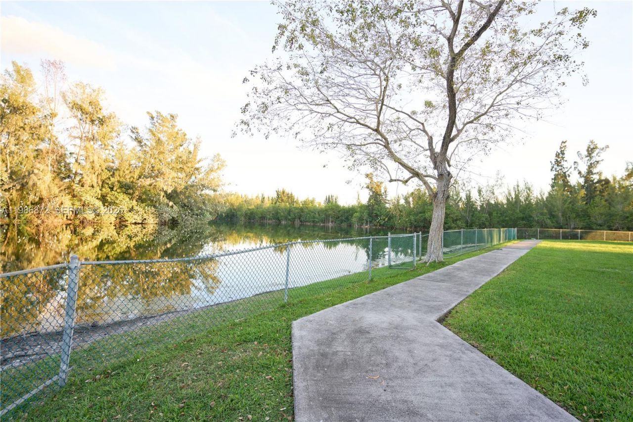 8240 SW 210th St, Unit 207, Cutler Bay, FL 33189 Photo