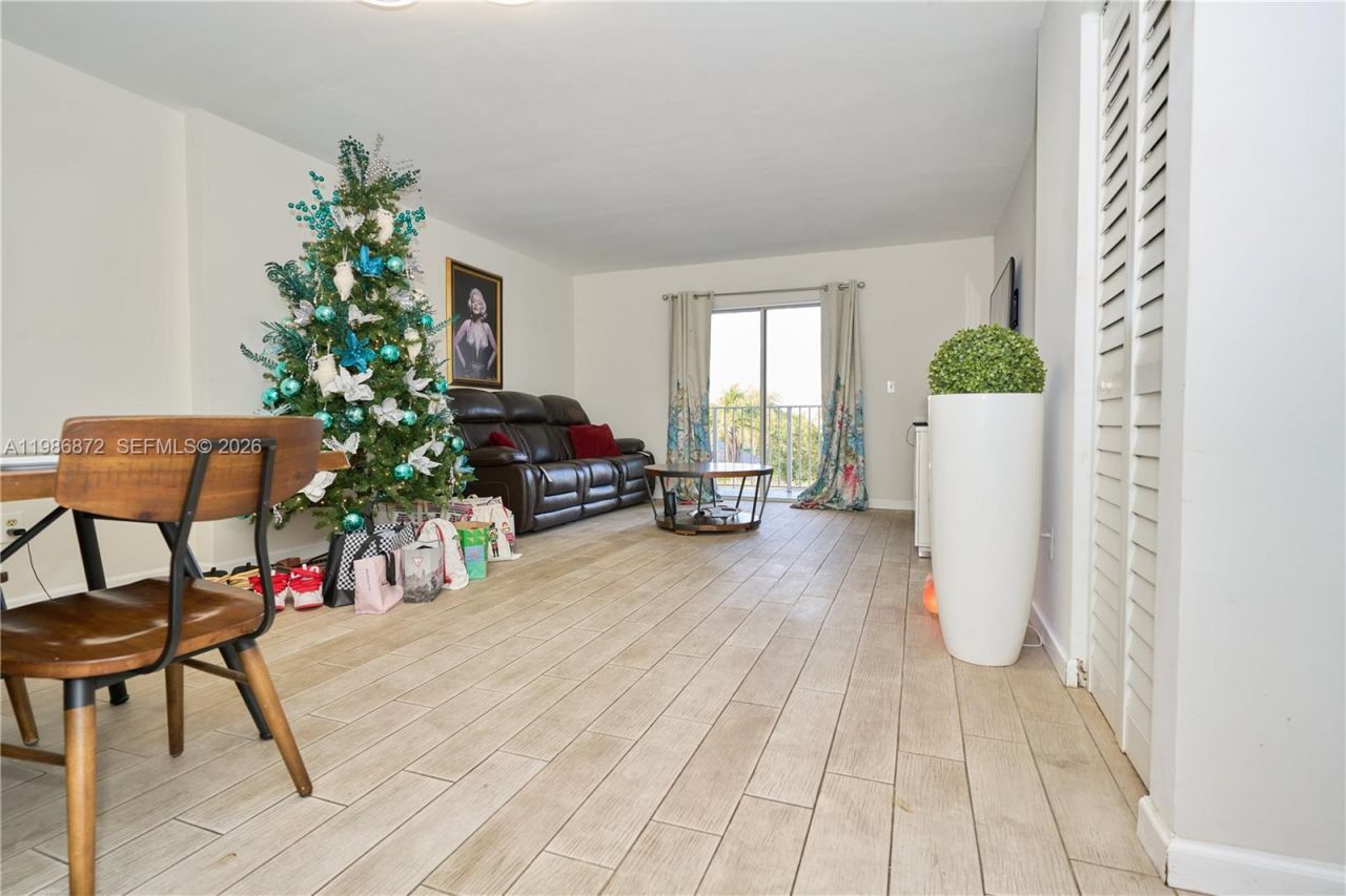 8240 SW 210th St, Unit 207, Cutler Bay, FL 33189 Photo