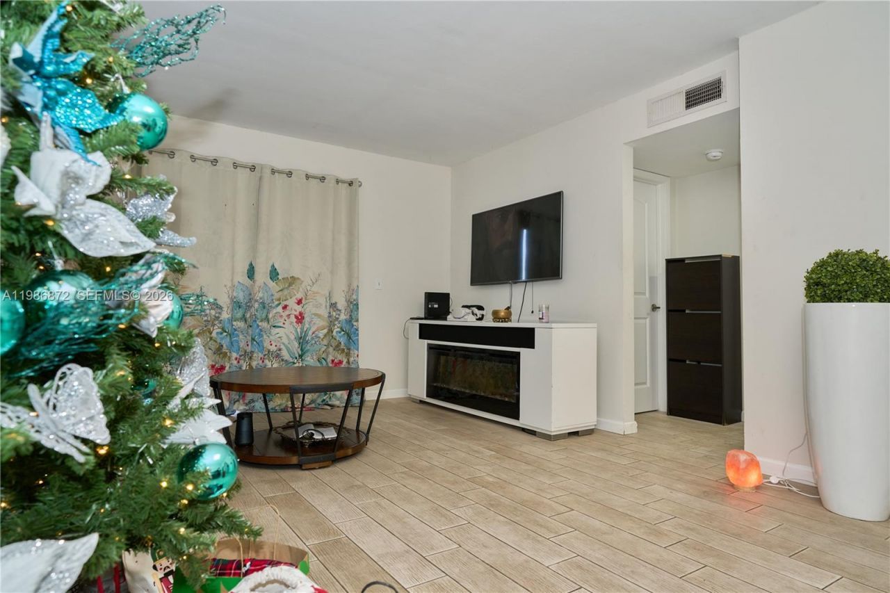 8240 SW 210th St, Unit 207, Cutler Bay, FL 33189 Photo