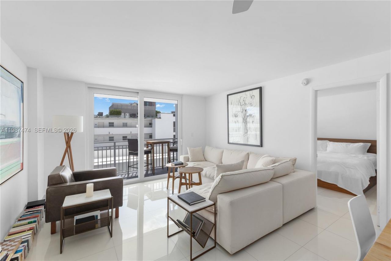 345 Ocean Dr, Unit 607, Miami Beach, FL 33139 Photo