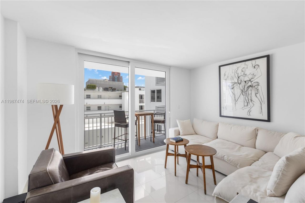 345 Ocean Dr, Unit 607, Miami Beach, FL 33139 Photo