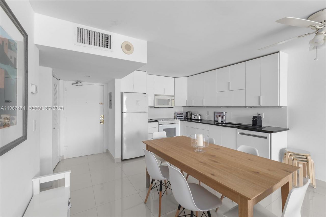 345 Ocean Dr, Unit 607, Miami Beach, FL 33139 Photo