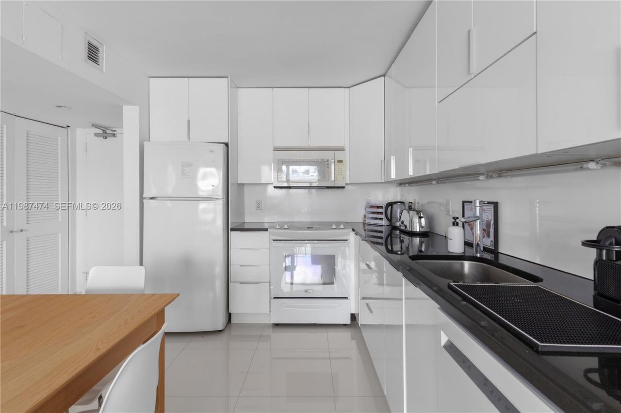 345 Ocean Dr, Unit 607, Miami Beach, FL 33139 Photo