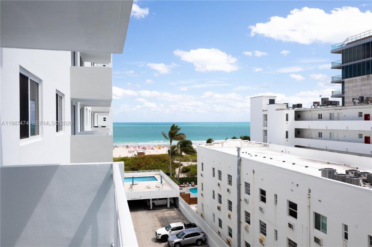 345 Ocean Dr, Unit 607, Miami Beach, FL 33139 Photo