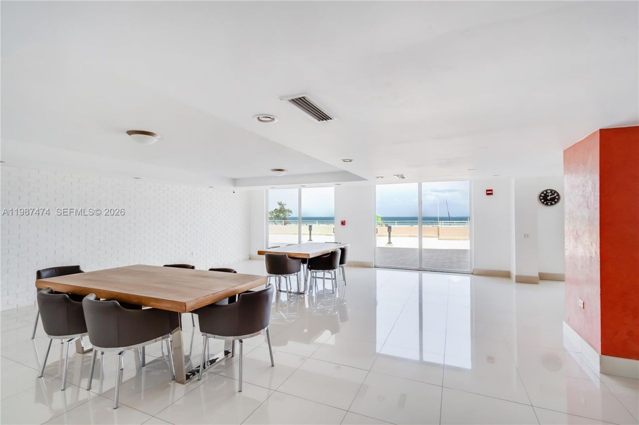 345 Ocean Dr, Unit 607, Miami Beach, FL 33139 Photo