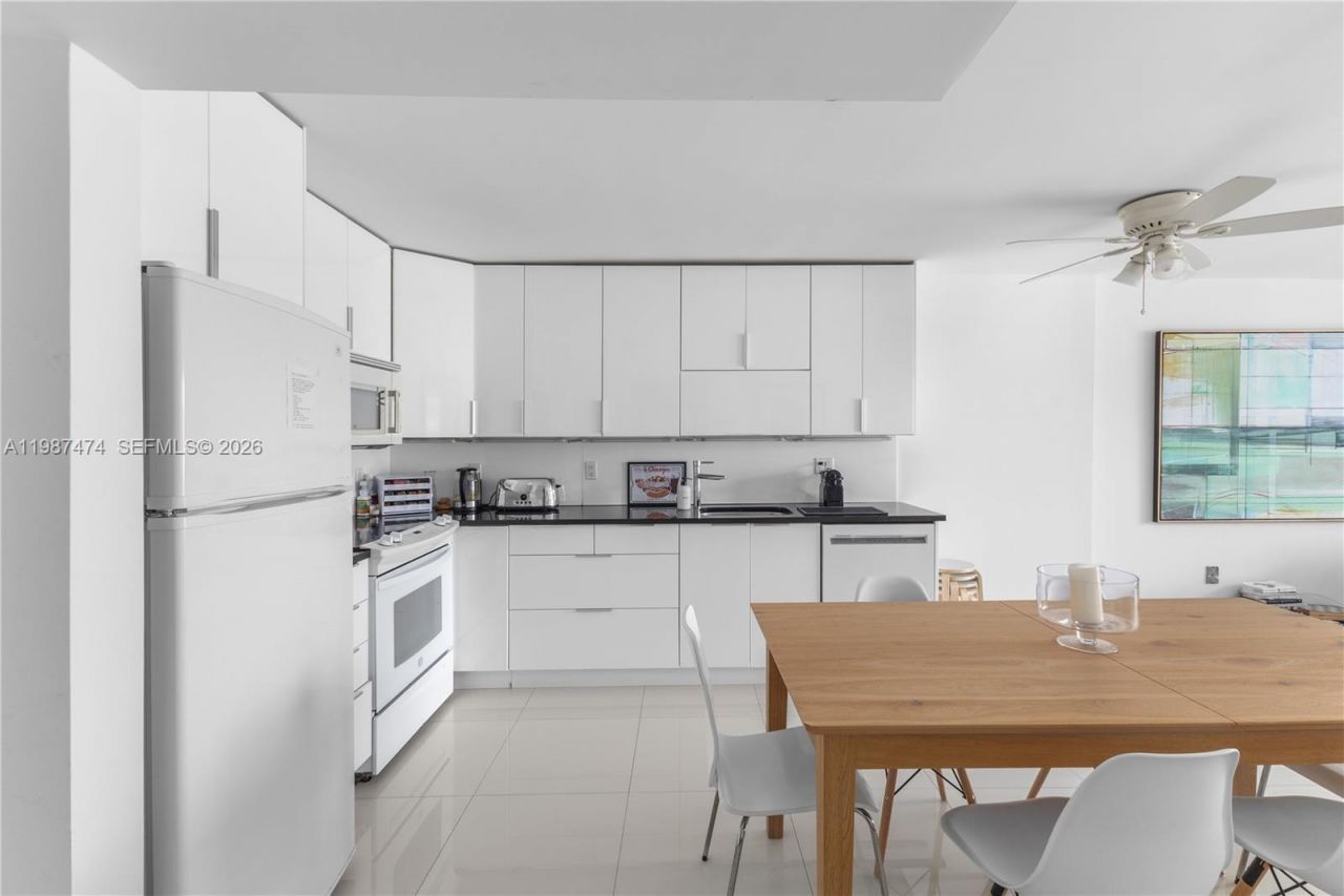 345 Ocean Dr, Unit 607, Miami Beach, FL 33139 Photo