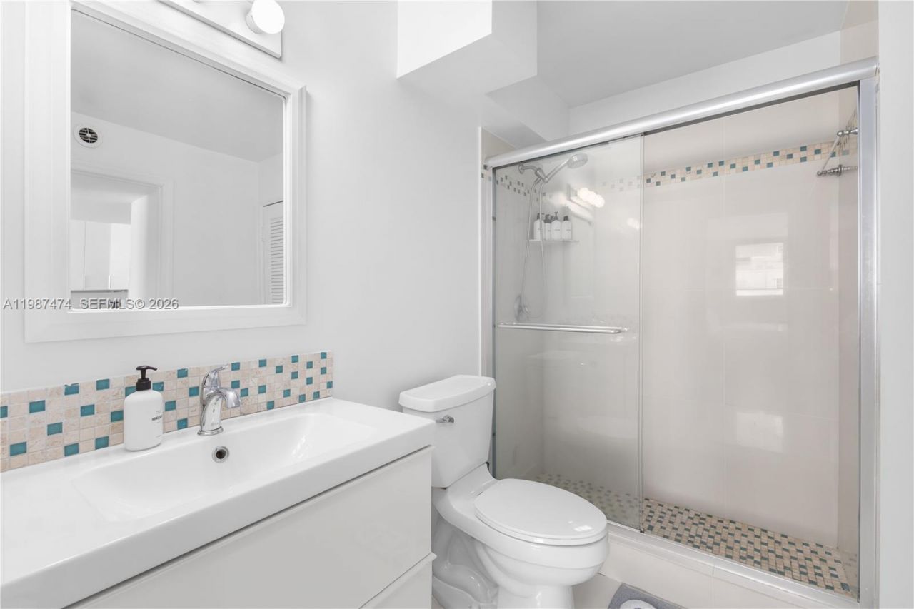 345 Ocean Dr, Unit 607, Miami Beach, FL 33139 Photo