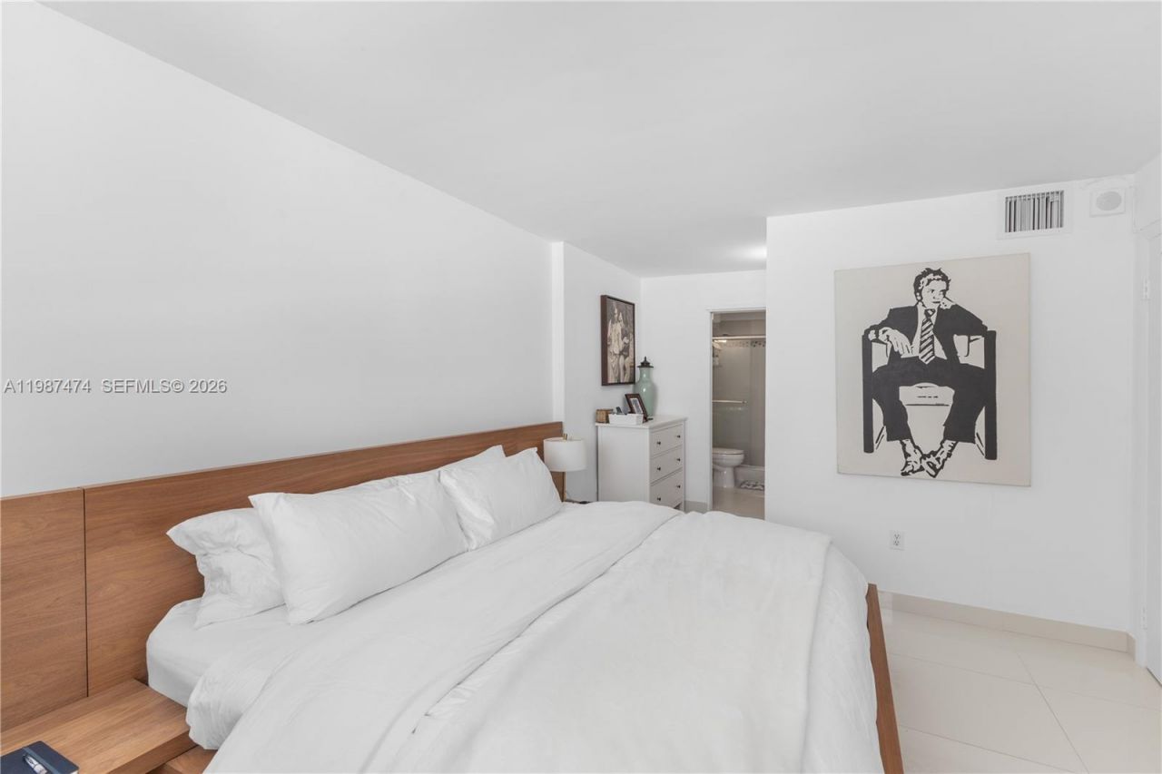 345 Ocean Dr, Unit 607, Miami Beach, FL 33139 Photo