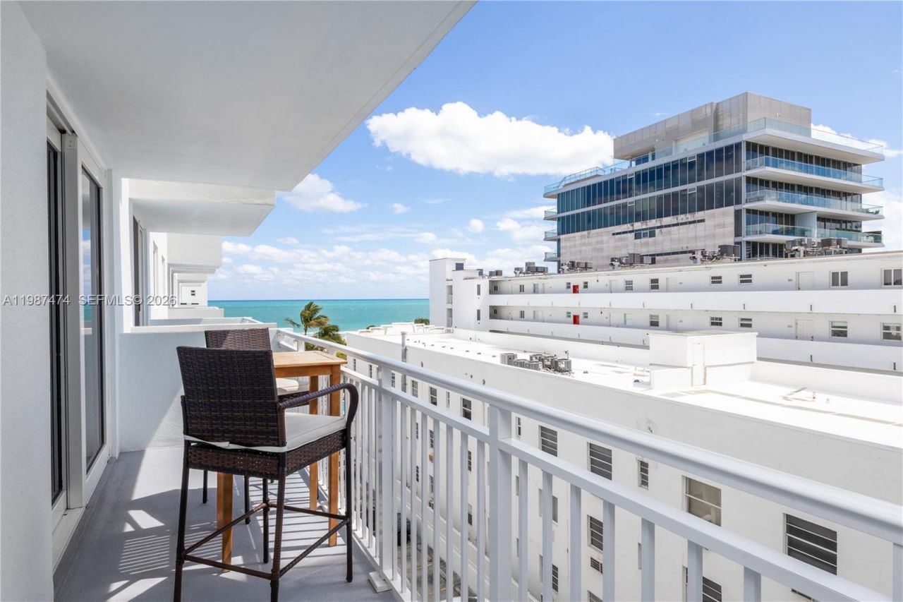 345 Ocean Dr, Unit 607, Miami Beach, FL 33139 Photo