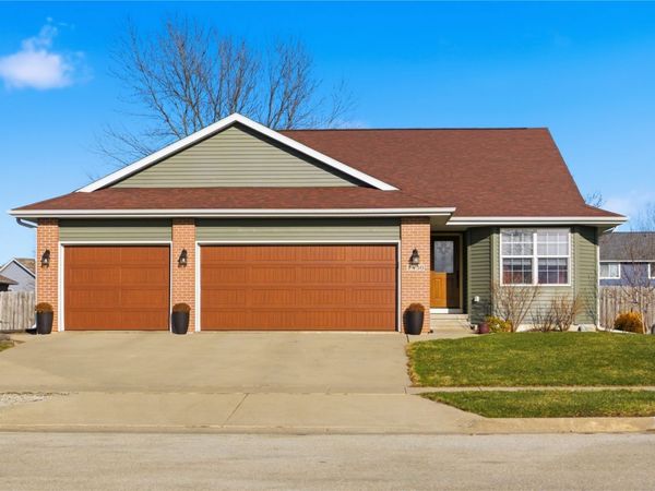 1430 Deerfield Drive, North Liberty, IA 52317