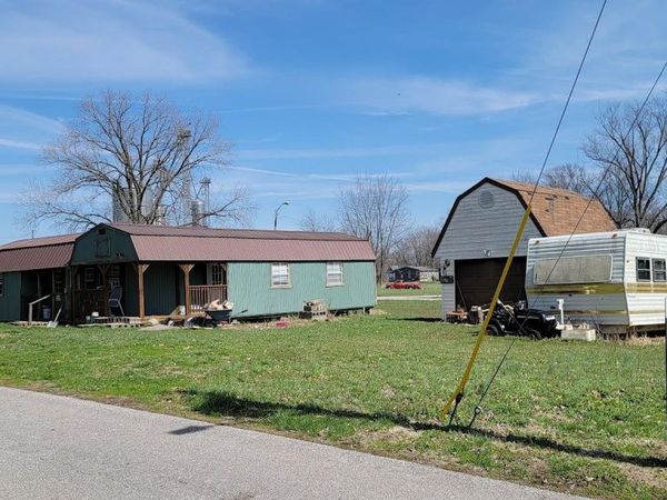 335 S Wine Street, Lyons, IN 47443