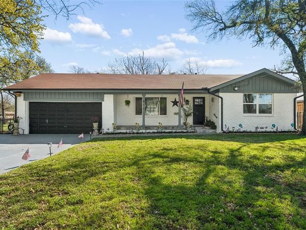 911 Vine Street, Euless, TX 76040