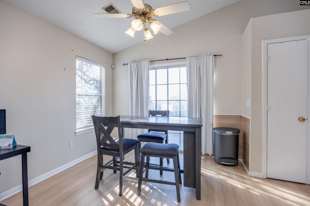 16 Glenn Knoll  Photo 10