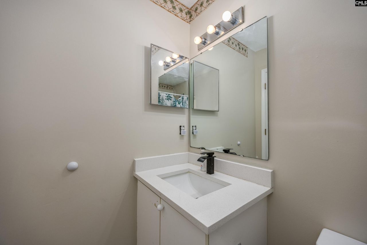 16 Glenn Knoll  Photo 15