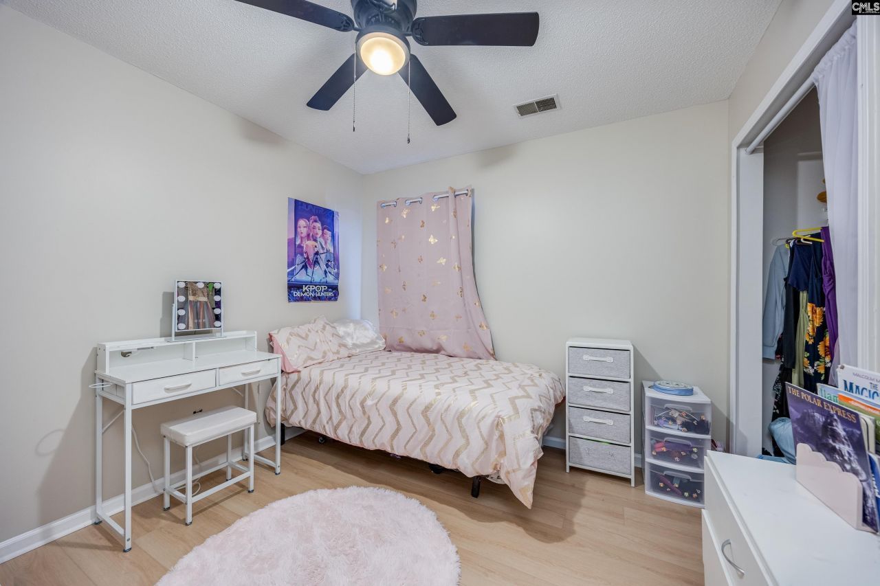 16 Glenn Knoll  Photo 17