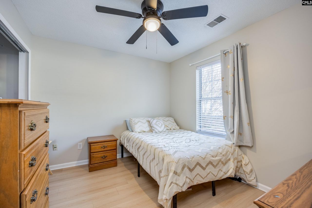 16 Glenn Knoll  Photo 18