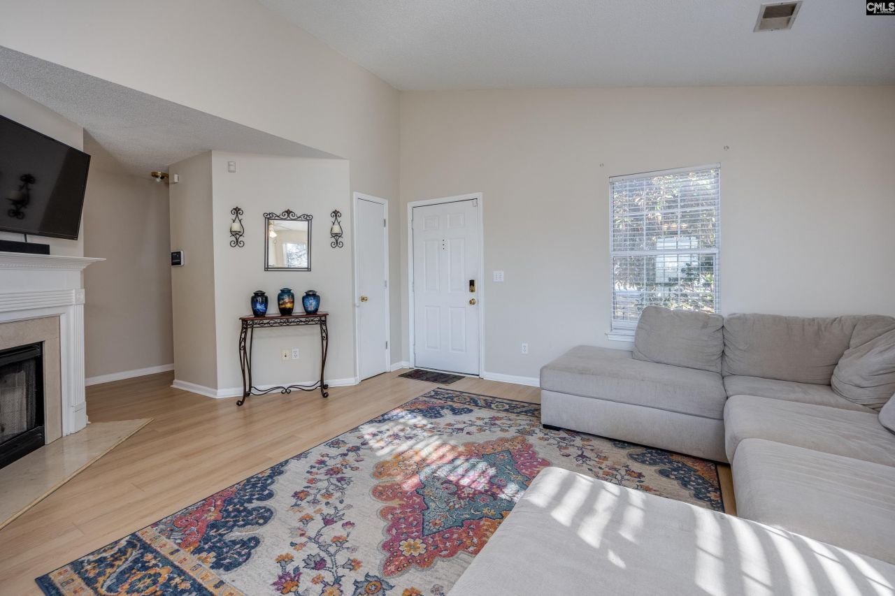 16 Glenn Knoll  Photo 7