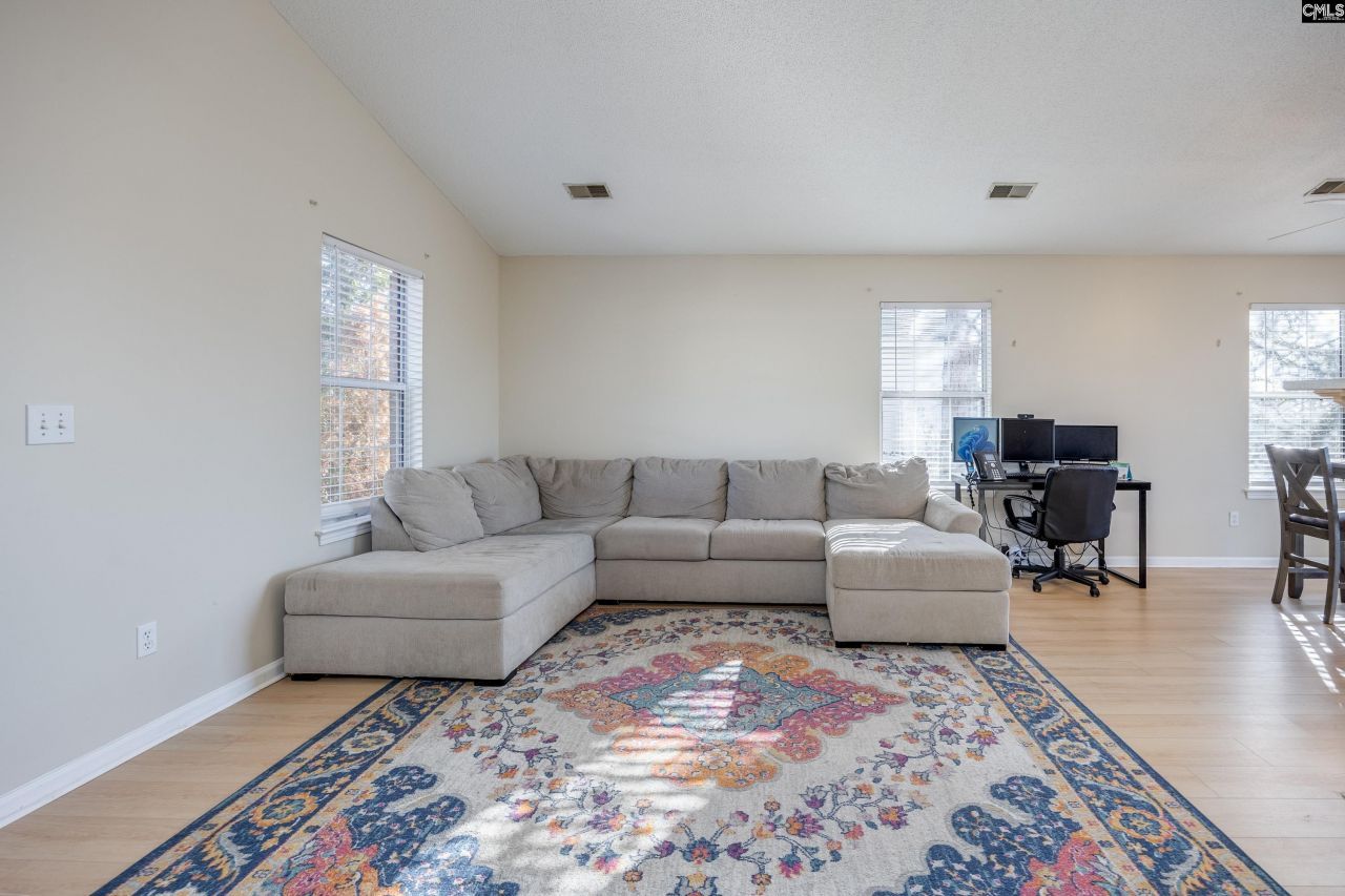 16 Glenn Knoll  Photo 8