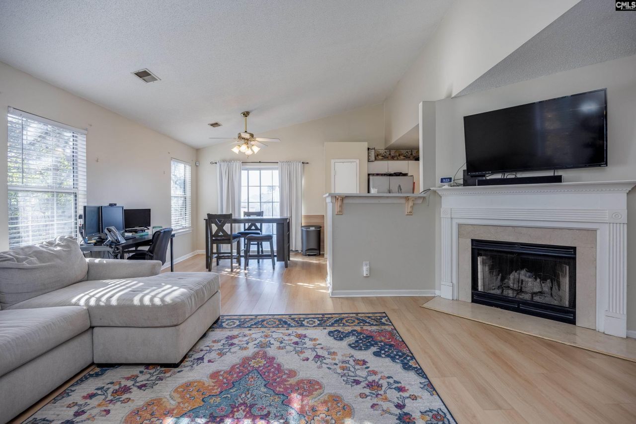 16 Glenn Knoll  Photo 9