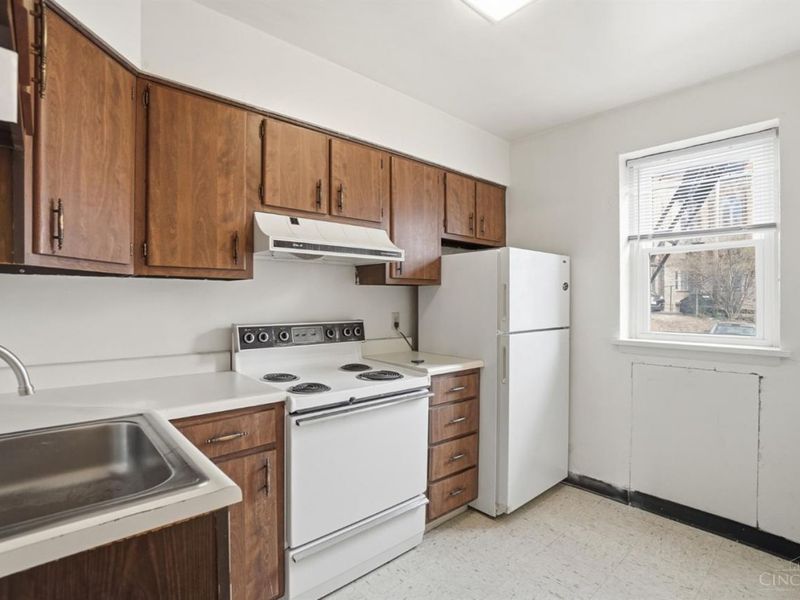 112 E McMillan Avenue, Cincinnati, OH 45219 Photo 10