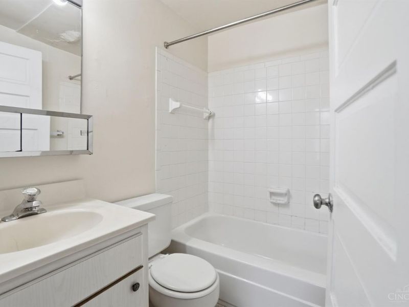 112 E McMillan Avenue, Cincinnati, OH 45219 Photo 14