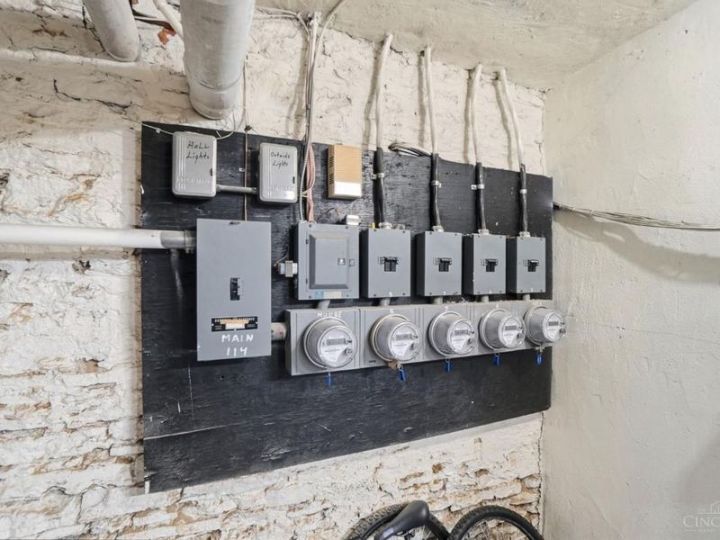 112 E McMillan Avenue, Cincinnati, OH 45219 Photo 17