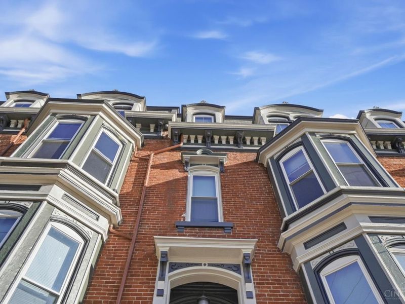 112 E McMillan Avenue, Cincinnati, OH 45219 Photo 2