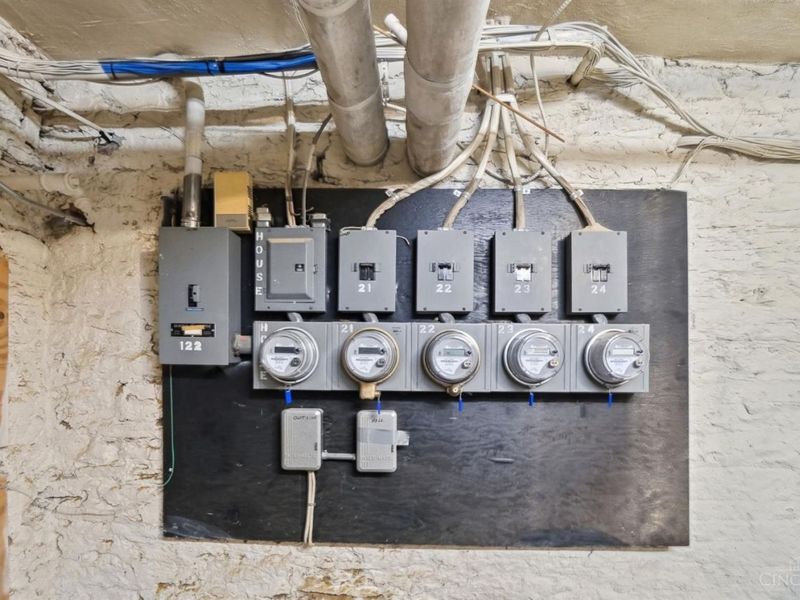 112 E McMillan Avenue, Cincinnati, OH 45219 Photo 21