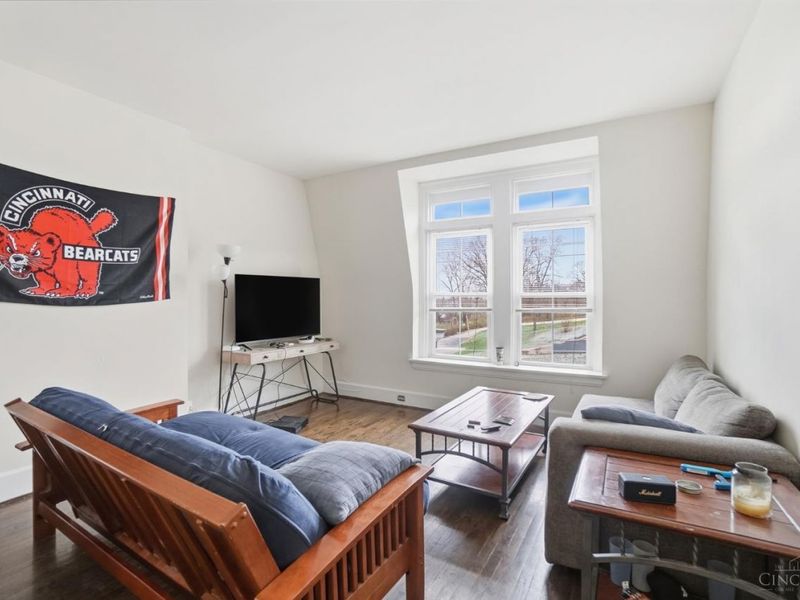 112 E McMillan Avenue, Cincinnati, OH 45219 Photo 8