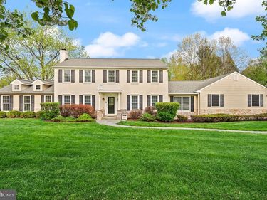 813 LUNENBURG ROAD, GREAT FALLS, VA 22066