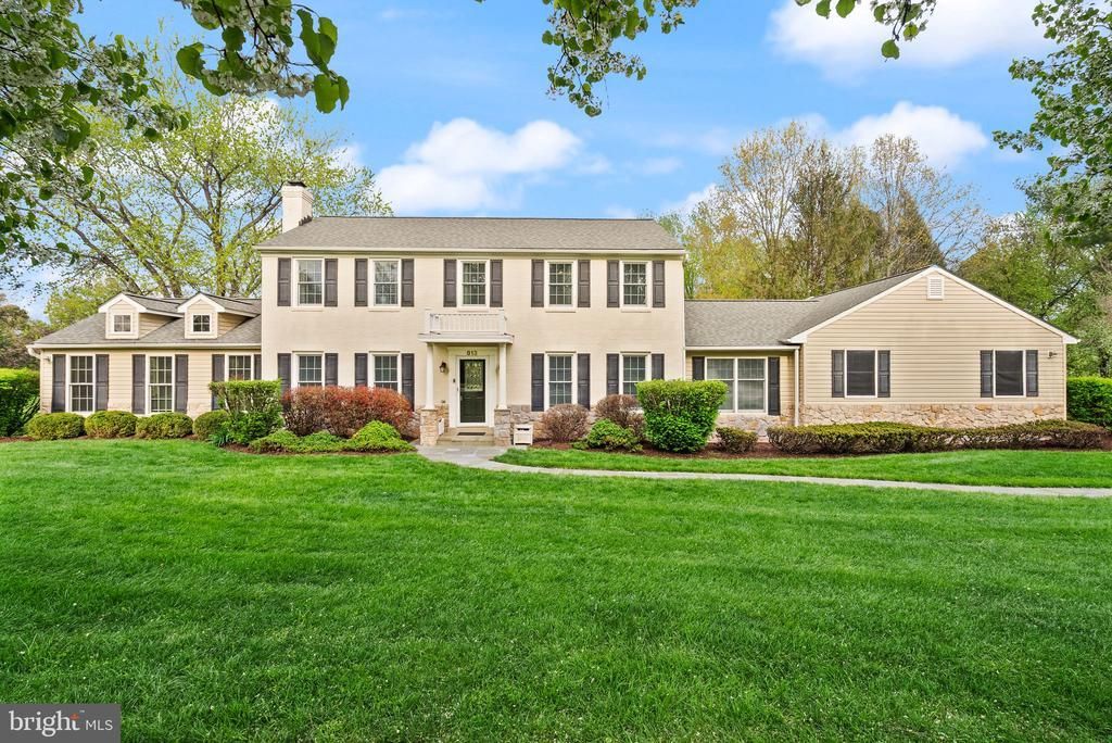 813 Lunenburg Road, Great Falls, VA 22066 Main Photo