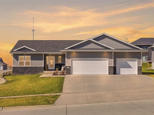 601 Gentry Ln, Tiffin, IA 52340