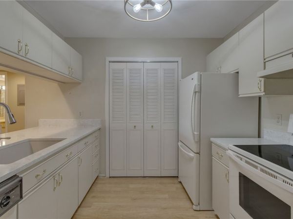 31 Plantation Drive, Unit 206, Vero Beach, FL 32966