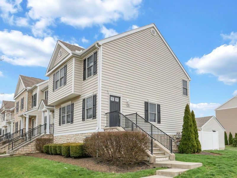 201 Autumn Ridge Circle , Pickerington, OH 43147 Photo 1