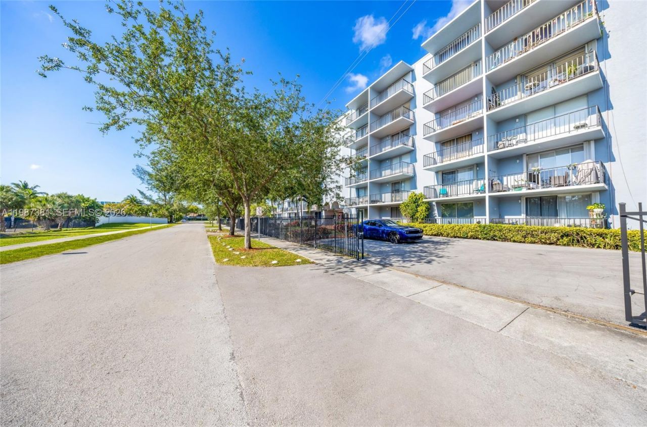 12500 NE 15th Ave , Unit 312, North Miami, FL 33161 Photo