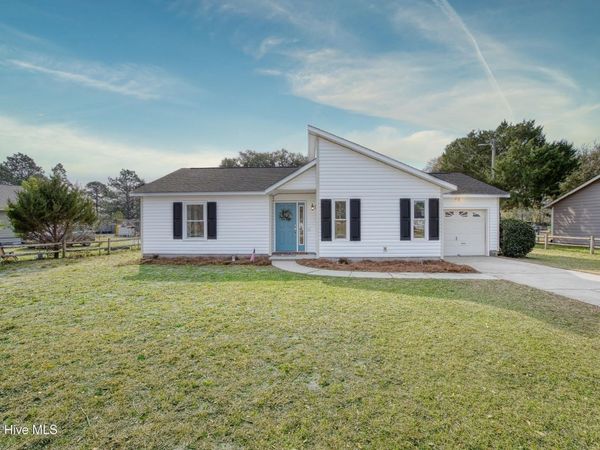 214 W Volant Street, Hubert, NC 28539