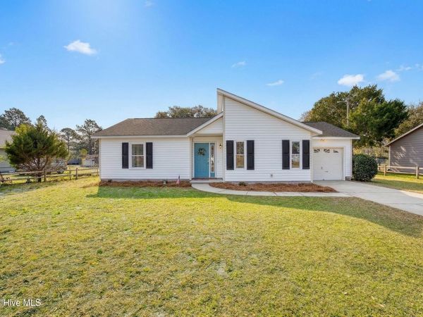 214 W Volant Street, Hubert, NC 28539